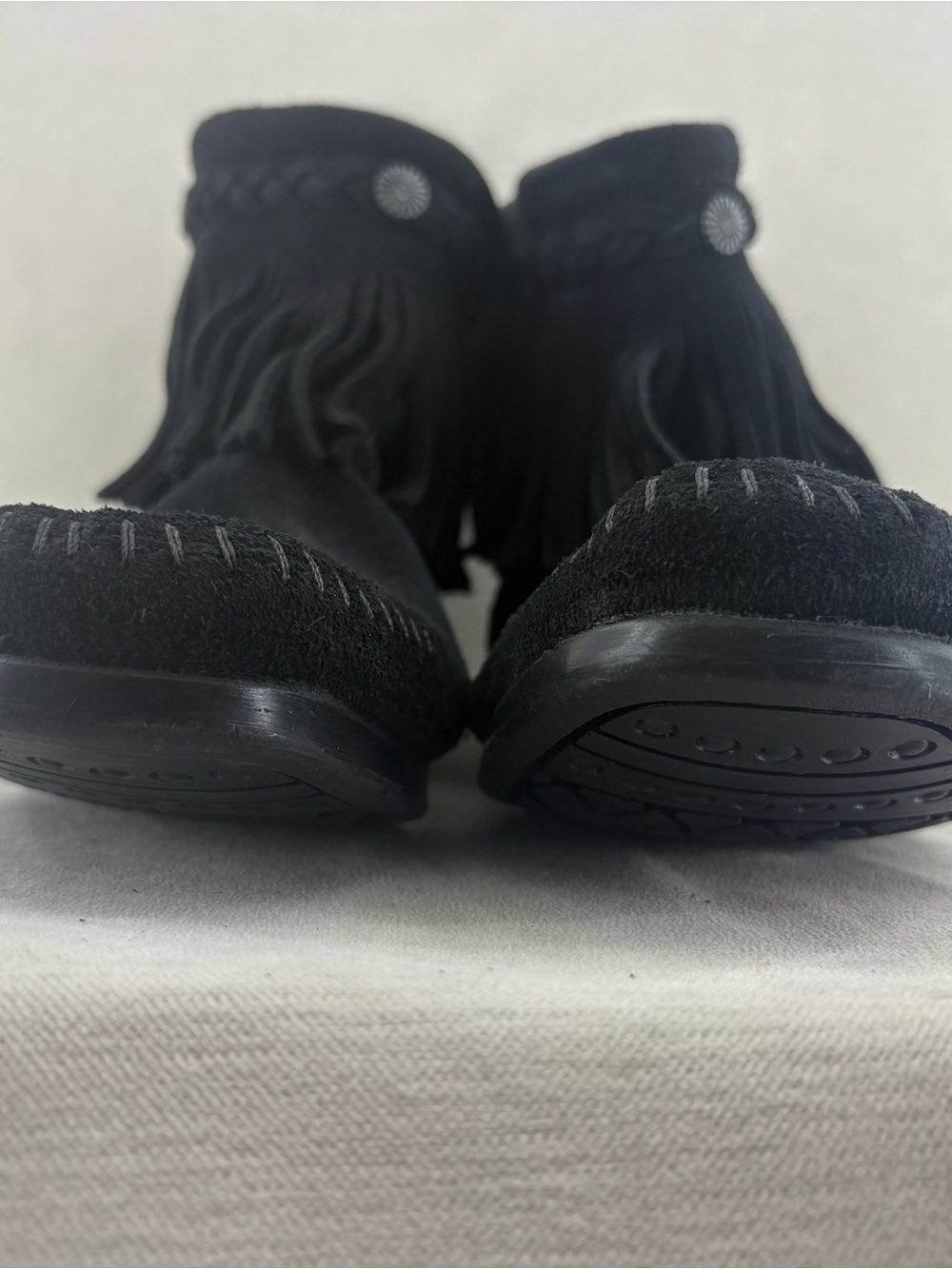 Minnetonka Black Suede Fringe Moccasin ankle Booties women’s 9 NEW - Picture 3 of 9
